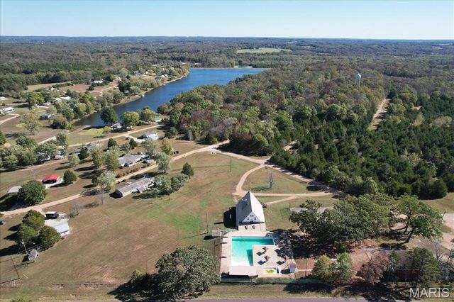 150 N Lake Drive, Leslie, MO 63056