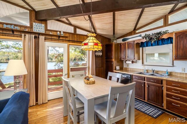 150 N Lake Drive, Leslie, MO 63056