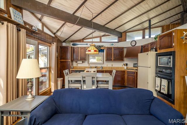 150 N Lake Drive, Leslie, MO 63056