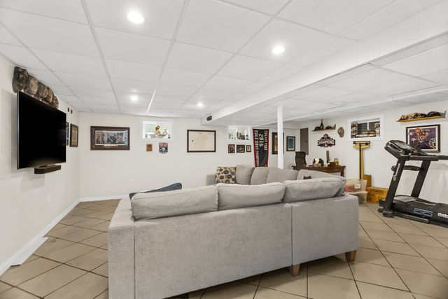 1435 Sunnybrook Drive, Naperville, IL 60540