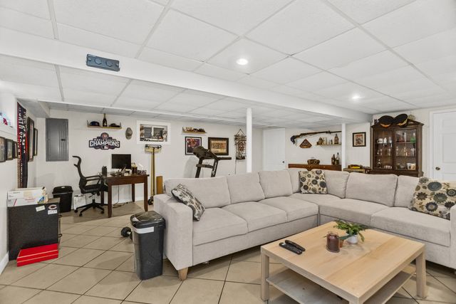 1435 Sunnybrook Drive, Naperville, IL 60540
