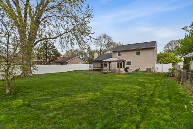 1435 Sunnybrook Drive, Naperville, IL 60540