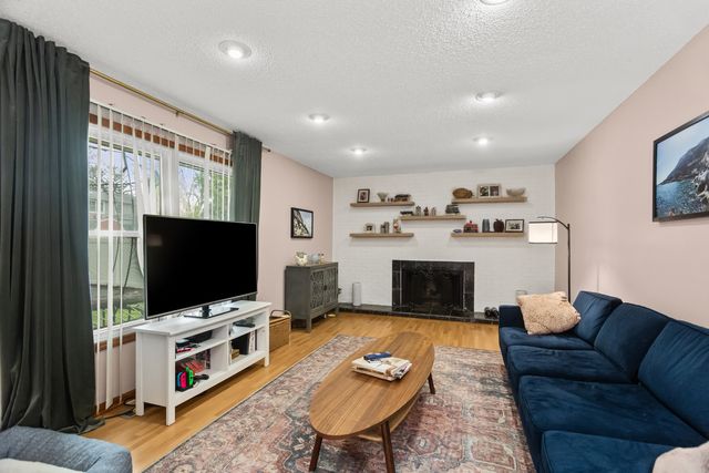 1435 Sunnybrook Drive, Naperville, IL 60540