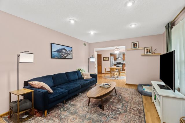 1435 Sunnybrook Drive, Naperville, IL 60540