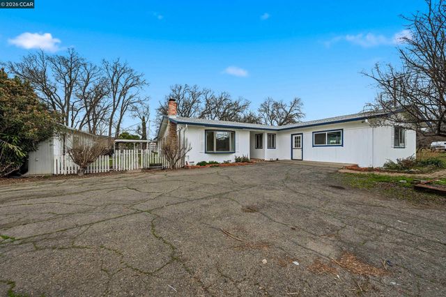 15420 Rumsey Rd, Clearlake, CA 95422
