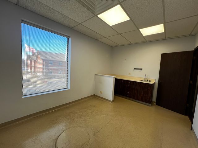 7350 W COLLEGE Drive 208, Palos Heights, IL 60463