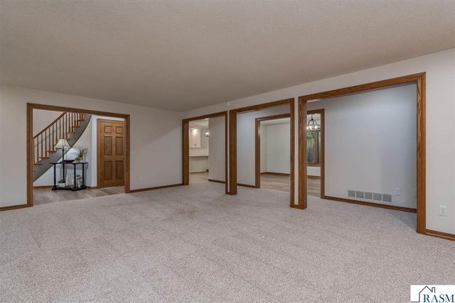 101 Pohl Road, Mankato, MN 56001