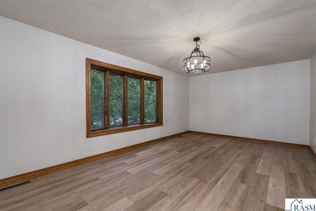 101 Pohl Road, Mankato, MN 56001