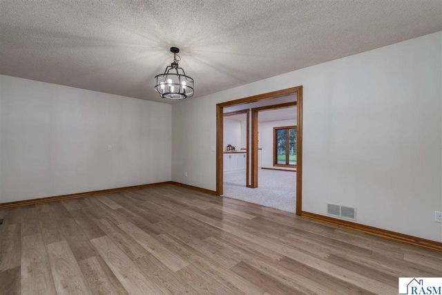 101 Pohl Road, Mankato, MN 56001