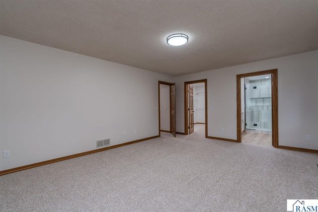 101 Pohl Road, Mankato, MN 56001