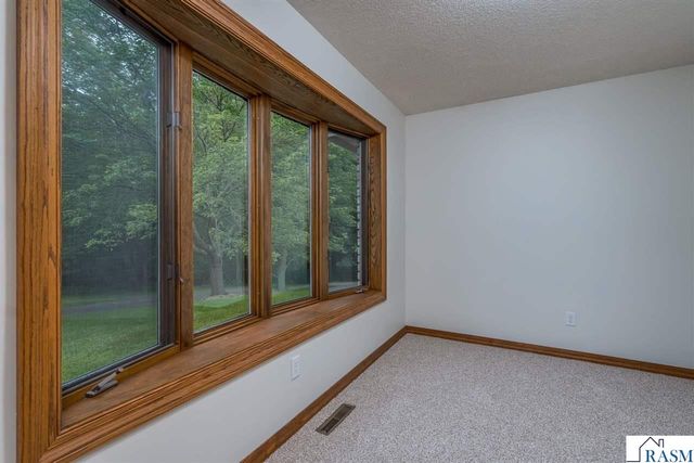 101 Pohl Road, Mankato, MN 56001