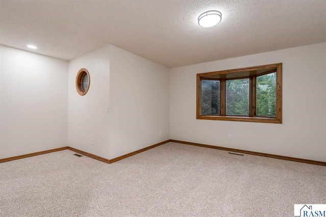 101 Pohl Road, Mankato, MN 56001