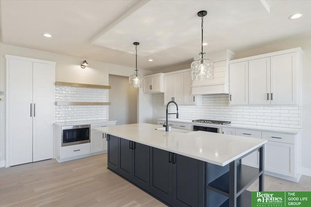 10805 S 220th Street, Gretna, NE 68028