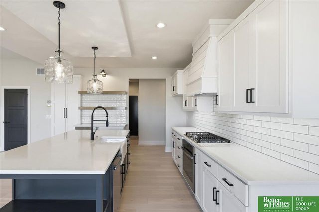 10805 S 220th Street, Gretna, NE 68028