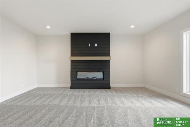 10805 S 220th Street, Gretna, NE 68028