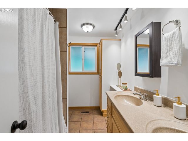 22153 S DANS Ave, Beavercreek, OR 97004