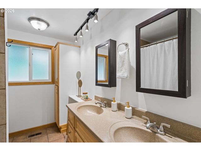 22153 S DANS Ave, Beavercreek, OR 97004