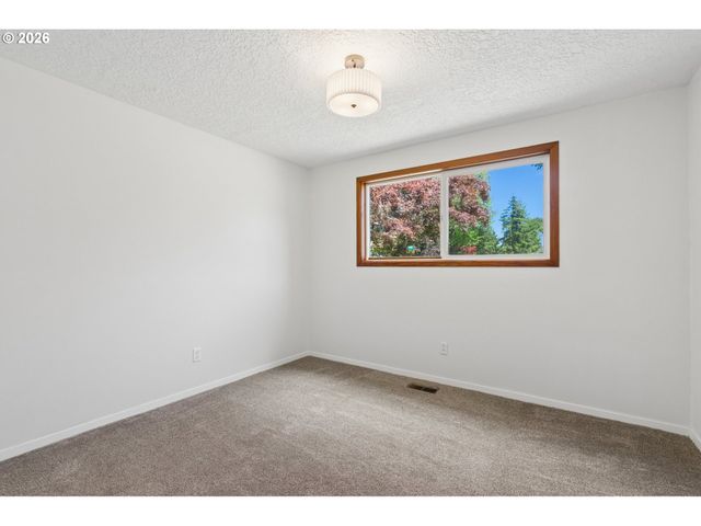 22153 S DANS Ave, Beavercreek, OR 97004