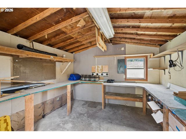 22153 S DANS Ave, Beavercreek, OR 97004