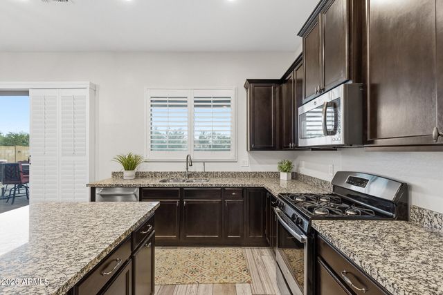 7427 W Saddlehorn Road, Peoria, AZ 85383