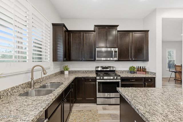 7427 W Saddlehorn Road, Peoria, AZ 85383