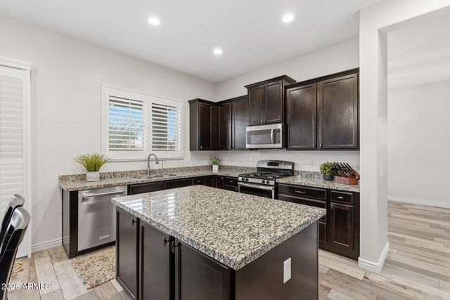 7427 W Saddlehorn Road, Peoria, AZ 85383