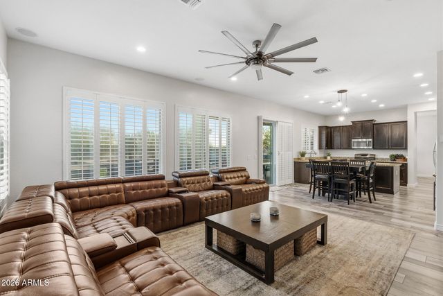 7427 W Saddlehorn Road, Peoria, AZ 85383