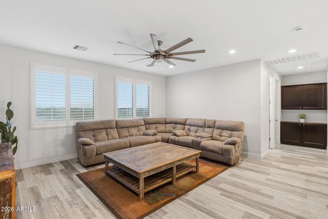 7427 W Saddlehorn Road, Peoria, AZ 85383