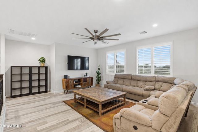 7427 W Saddlehorn Road, Peoria, AZ 85383