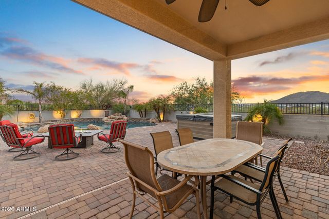 7427 W Saddlehorn Road, Peoria, AZ 85383