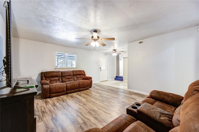 409 Dunnam Avenue, Cleveland, TX 77327