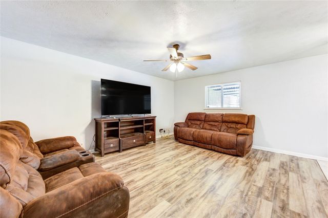 409 Dunnam Avenue, Cleveland, TX 77327