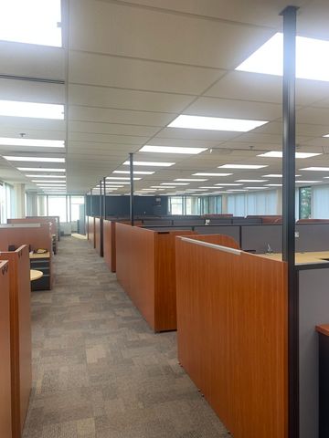 150 E Dartmoor Drive, Crystal Lake, IL 60014