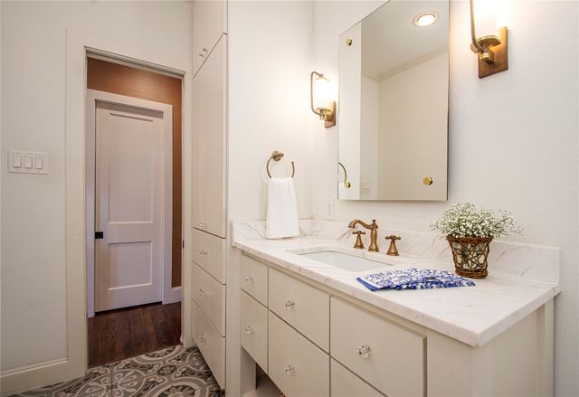 1134 N Clinton Avenue, Dallas, TX 75208