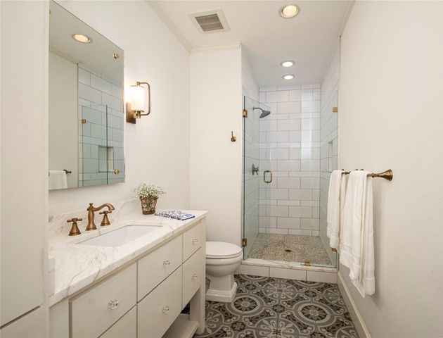 1134 N Clinton Avenue, Dallas, TX 75208