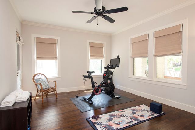 1134 N Clinton Avenue, Dallas, TX 75208