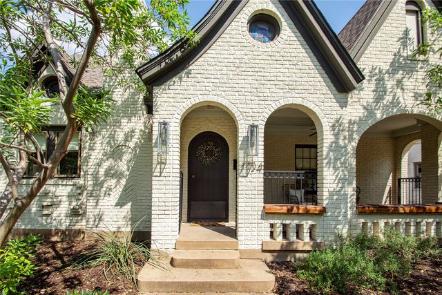 1134 N Clinton Avenue, Dallas, TX 75208