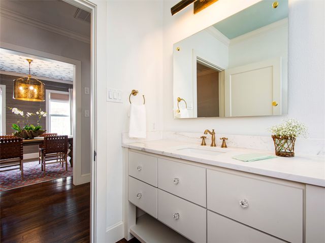 1134 N Clinton Avenue, Dallas, TX 75208