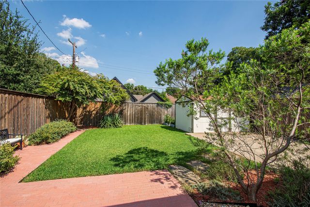 1134 N Clinton Avenue, Dallas, TX 75208