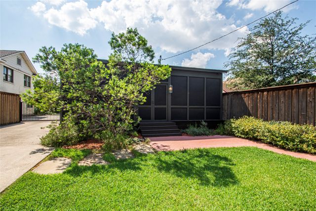 1134 N Clinton Avenue, Dallas, TX 75208