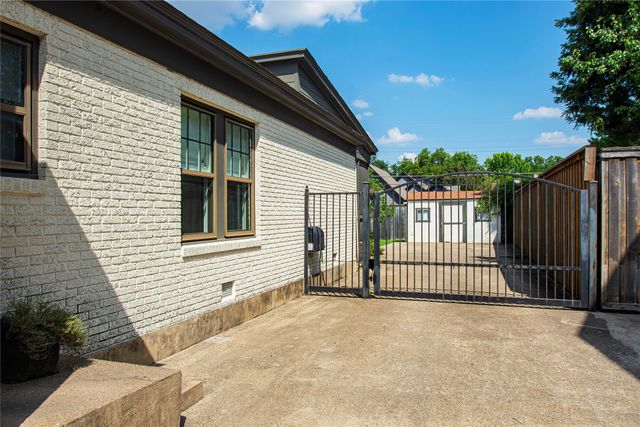 1134 N Clinton Avenue, Dallas, TX 75208