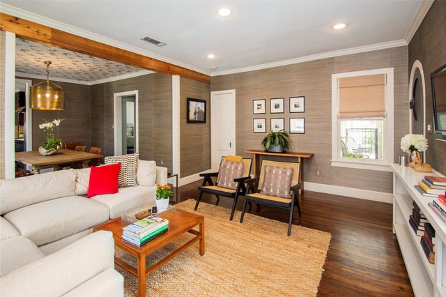 1134 N Clinton Avenue, Dallas, TX 75208