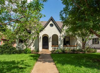1134 N Clinton Avenue, Dallas, TX 75208