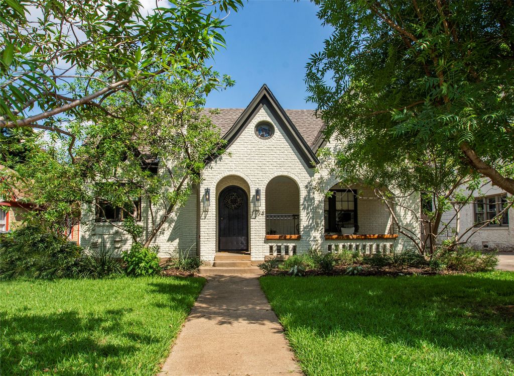 1134 N Clinton Avenue, Dallas, TX 75208