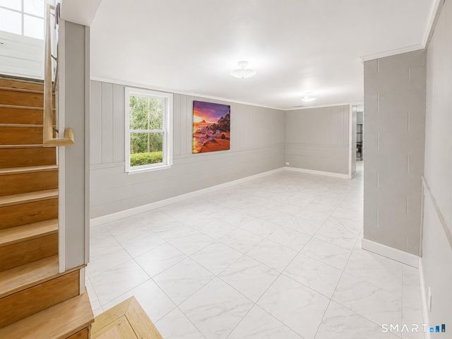 29 Barry Lane, Simsbury, CT 06070