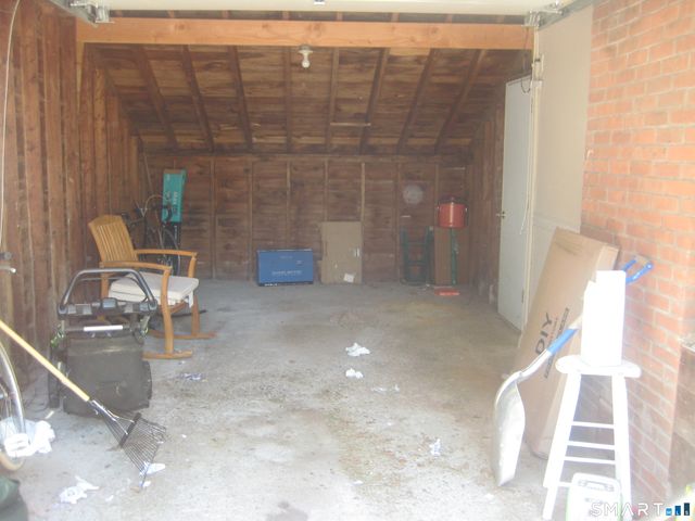 29 Barry Lane, Simsbury, CT 06070