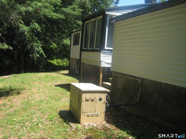 29 Barry Lane, Simsbury, CT 06070