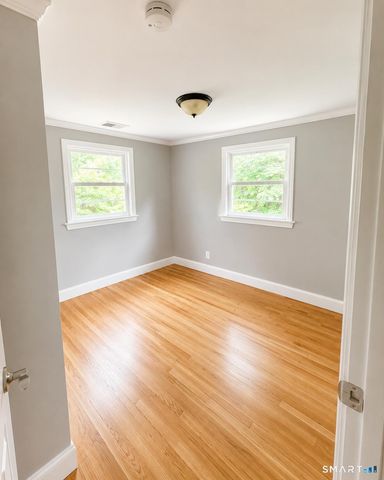 29 Barry Lane, Simsbury, CT 06070