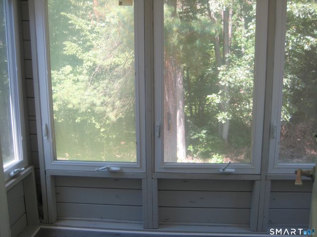 29 Barry Lane, Simsbury, CT 06070