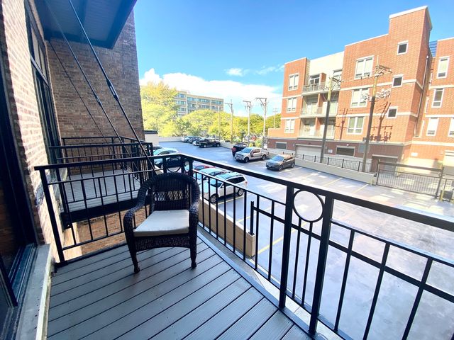 1250 W Van Buren Street 208, Chicago, IL 60607